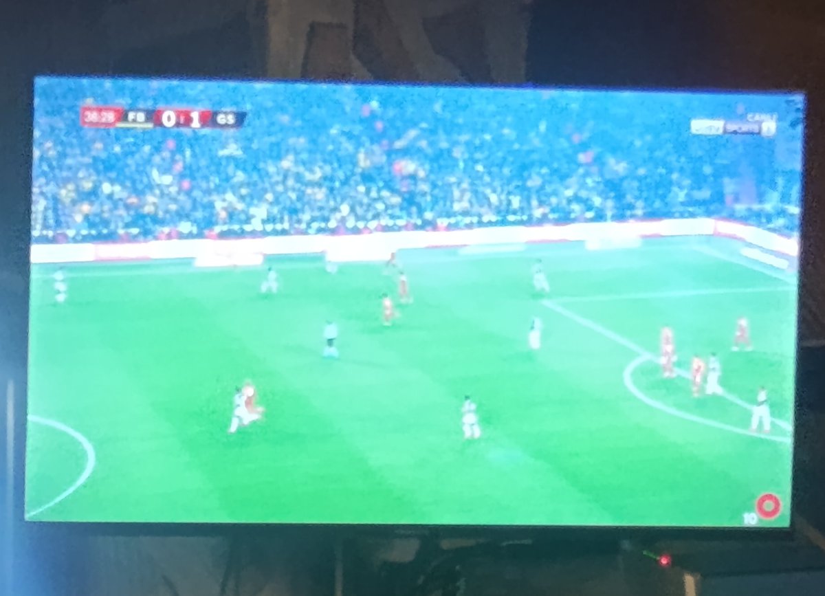 Fener taraftarı gölden sonra o kadar sigara yaktı ki maçı izleyemedik <a href="/GalatasaraySK/">Galatasaray SK</a>