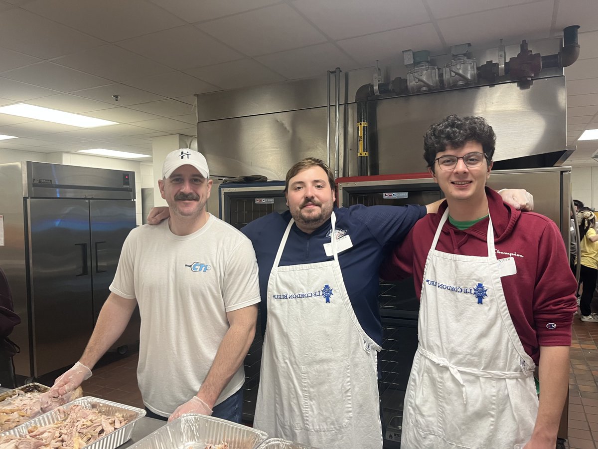 ’Tis the season to give back! We’re proud of our Hunneman team members who volunteered at Bread of Life in Malden last week, carving turkeys to help ensure local families had a warm meal for Thanksgiving.