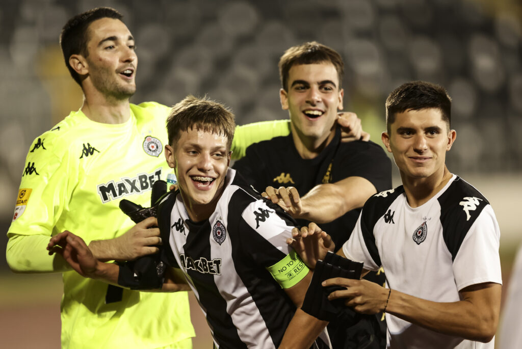 sportklub's tweet photo. Pisali smo o igri Ognjena Ugrešića...

Usponi i padovi, normalna stvar za mladog fudbalera: https://t.co/Ele5W3S6NZ

#fkp #fkpartizan #partizan #superliga #ugrešić #ugresic https://t.co/ata56nocUc
