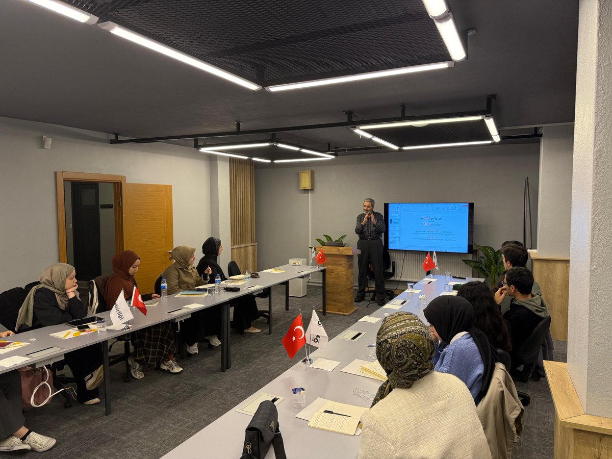 gencperspektif1's tweet photo. 🎓 The Diplomacy of Law Programı Açılış Dersi 

Oybirliği Derneği bünyesinde gerçekleştirilen The Diplomacy of Law eğitim programının açılış dersi, katılımcılarımızın yoğun ilgisiyle tamamlanmıştır. Programın ilk oturumunda, Doç. Dr. Vahdettin Işık tarafından sunulan + https://t.co/WbHCGgtXPG