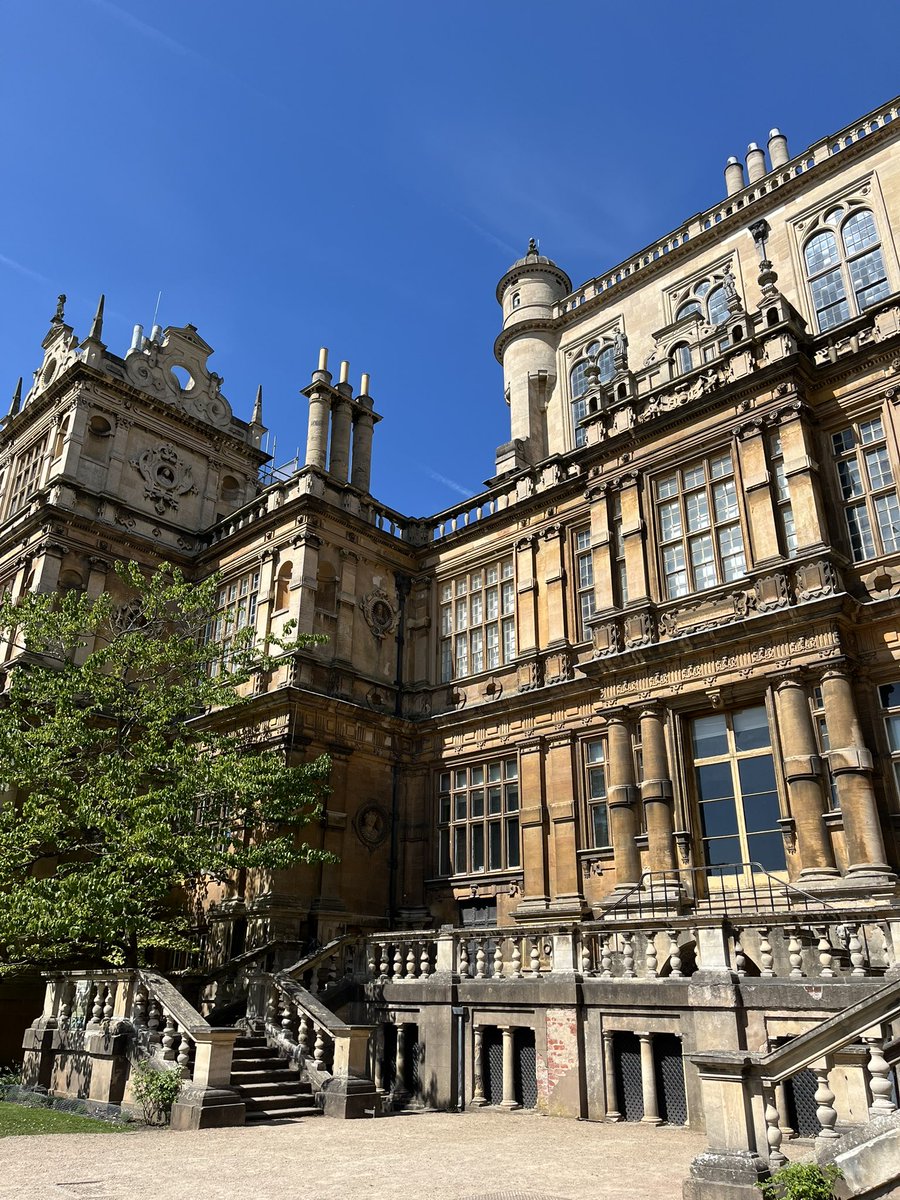 FloralRainbowAW's tweet image. For #WeekWForWindows #AlphabetChallenge 
Wollaton Hall 🪟