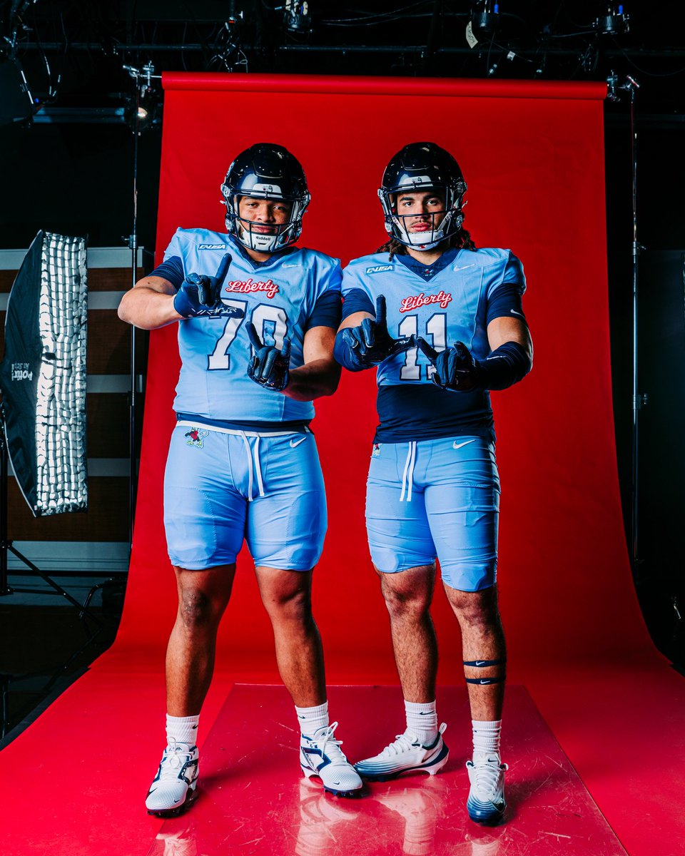 Thank you liberty for the great visit had an amazing experience and a wonderful time!! 🔥🦅 <a href="/NKostarelos/">Nik Kostarelos</a> <a href="/coachJClegg/">Justice Clegg</a> <a href="/GavinBlomberg/">Gavin Blomberg</a> <a href="/TritonNation/">Iowa Central Football</a> #SledDawgs