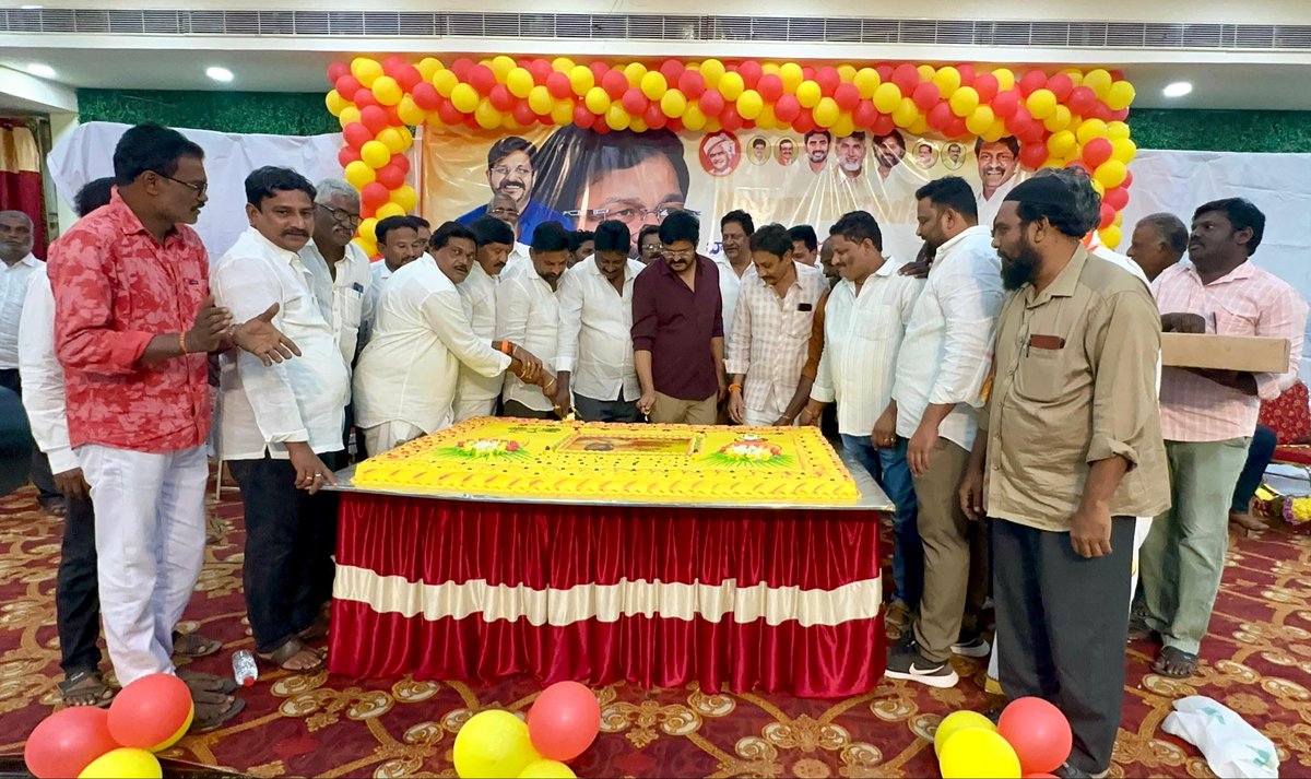 RamuVenigandla's tweet image. #AdminPost 
గుడివాడ రూరల్ మండలం కూటమి నాయకులు, కార్యకర్తలు ఆధ్వర్యంలో ఘనంగా వెనిగండ్ల రాము జన్మదిన వేడుకలు….

ఎమ్మెల్యే వెనిగండ్ల రాము గారి జన్మదినం సందర్భంగా రూరల్ మండల నాయకులు, కార్యకర్తలు ఘనంగా నిర్వహించిన కార్యక్రమంలో పాల్గొన్న వెనిగండ్ల రామన్న.

#HBDRamanna…