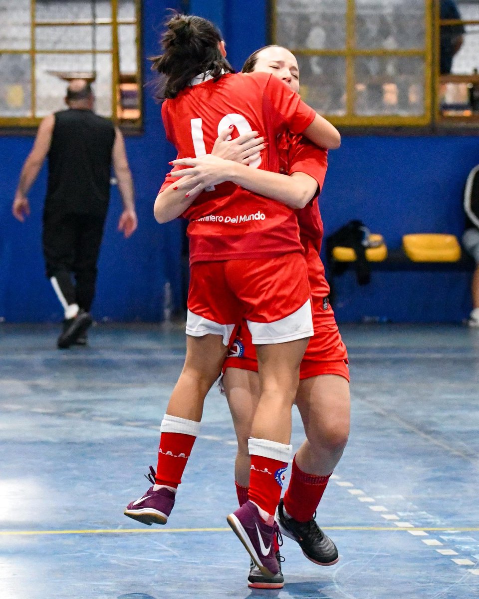 FutsalFemAAAJ's tweet image. #AAAJ 🏆 ¡POR UN LUGAR EN LA FINAL!

Diciembre arranca de la mejor manera para nosotras en @LAAMBAOK 🙌

La Reserva juega esta noche a las 22 en el @LAAMBACamp por la semifinal del Playoff Nassau ante Villa Heredia. ⚽️

Por este equipo y por estos colores... 🤞
#VamosBicho ❤️