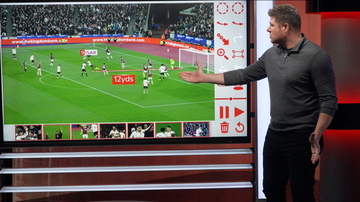 NeilMellor33's tweet image. Alexander Isak scoring his 1st Liverpool Premier League goal. An instinctive, top quality finish ⚽️ 👏
#Isak #goal #LFC #ReviewShow