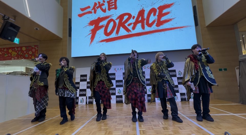 shuuukunn1's tweet photo. 今日はカメイドクロックさんに『二代目FOR:ACE』&『BATTLUX』のデビューLIVEを観に行きました。
色々あって辿り着いた景色はキラキラしてて✨✨最高に楽しかった💖
素敵なLiveとパフォーマンスをありがとう😭頑張れ👍
#二代目フォーエース
#BATTLUX https://t.co/8Tsjg2XQKA