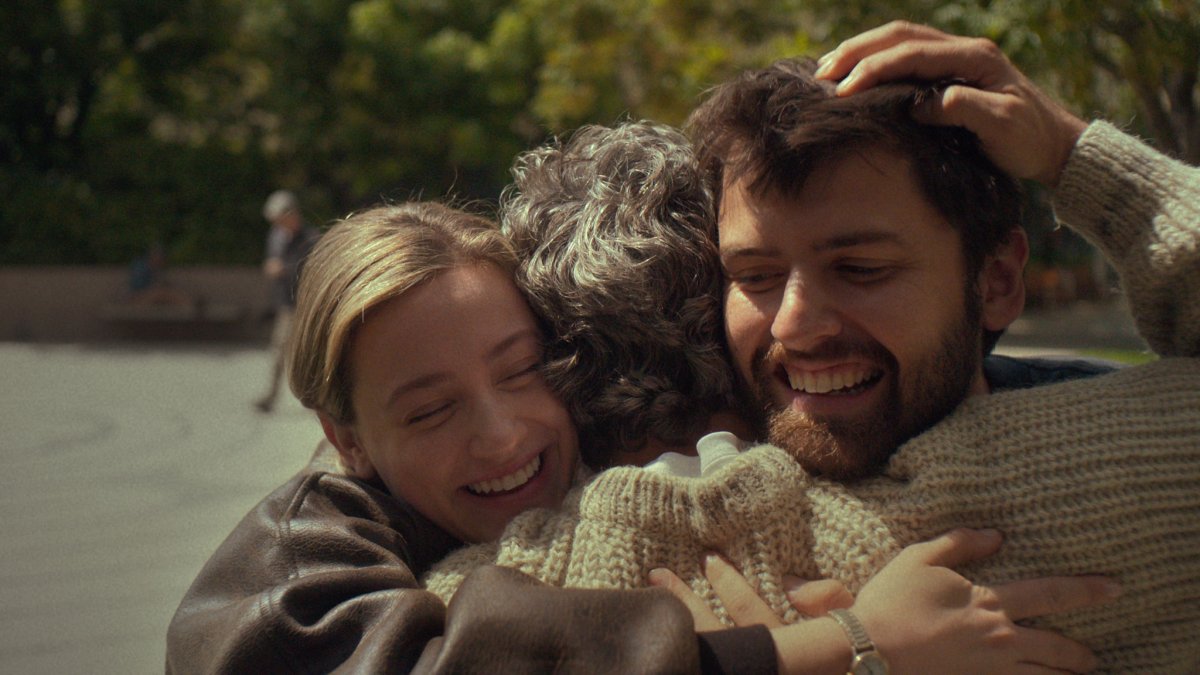 TBucklers86's tweet photo. #HalandHarper un gioiellino che mi è piaciuto e la firma di Cooper Raiff si vede. Due fratelli e intrappolati nei loro traumi e belli i flashback Bello,commovente,dolce.
Davvero Bella.
Lili Reinhart e Mark Ruffalo Top del top.
Menzione per Betty Gilplin io tiferò sempre per te. https://t.co/3ILLlR2ntR