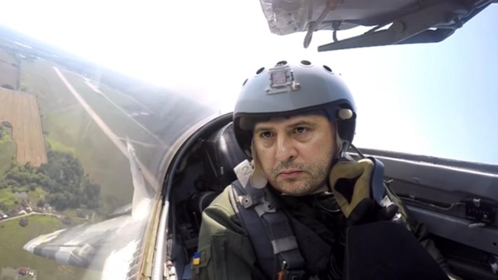 Цей простий хлопець за один виліт збив вісім шахедів і один су 57. Але його ніхто не привітав з днем народження, бо від корупціонер