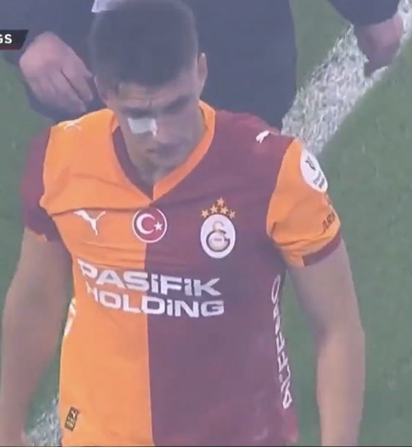donmalsimo's tweet photo. Ahlak var mı sizlerde acaba?
Evladınıza bu yapılsa en arlı en namuslu siz olur, devlet adalet diye haykırırsınız.  #GSvFB https://t.co/OHemjejPrg