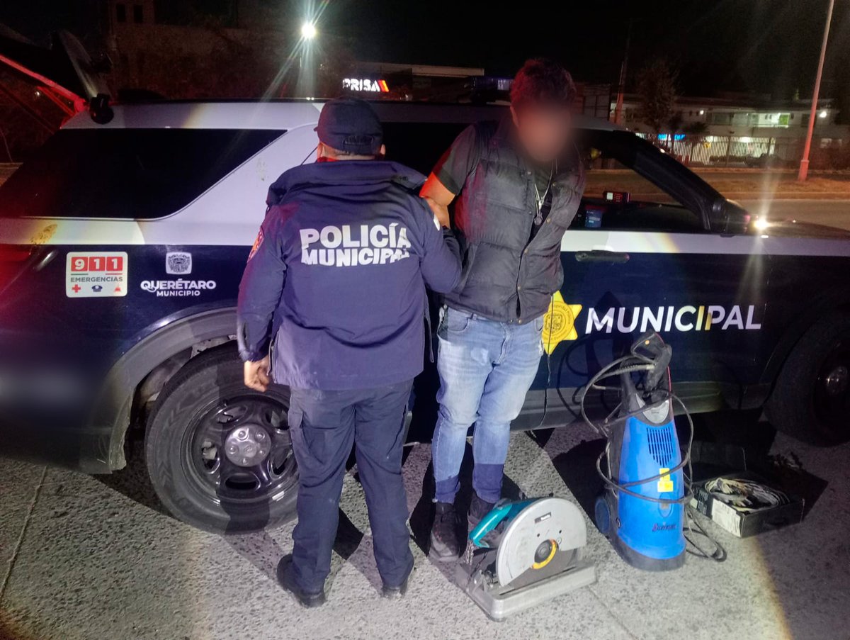 🚨😱 ¡Lo pescaron en pleno robo sobre la carretera a Tlacote!
Cámaras de videovigilancia captaron a un hombre robando herramientas dentro de un local comercial. Cuando vio llegar a la policía… ¡echó a correr! 😡💥

Los oficiales iniciaron una persecución y lo detuvieron metros