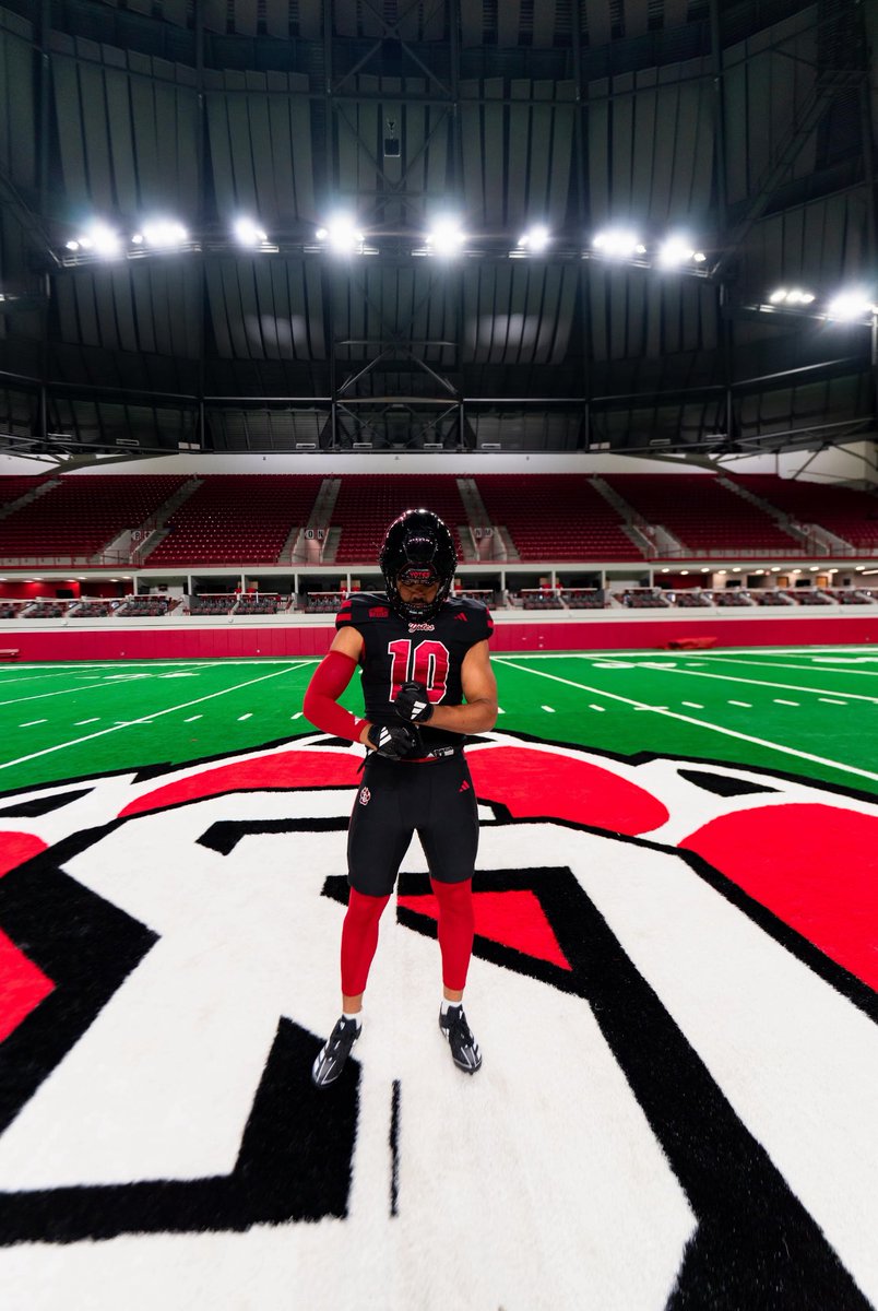 max_clark10's tweet image. I will be signing at 9am on Wednesday at Omaha North! #goyotes