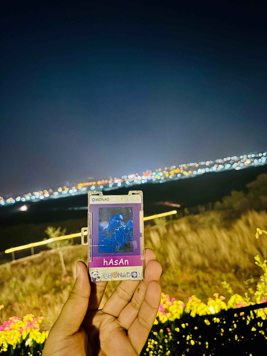 h A s A n tweet media