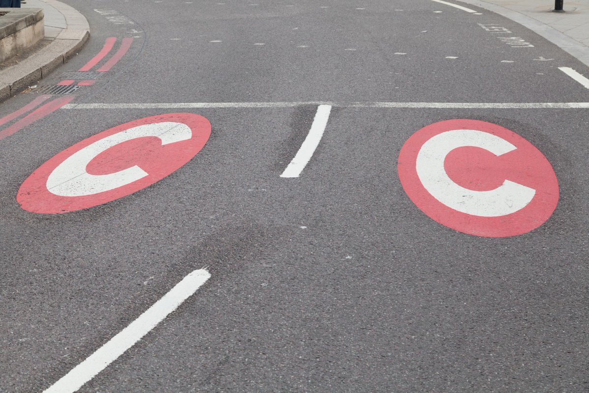 TfL's tweet image. From 2 January 2026, Congestion Charge changes will come into effect for electric vehicles 🚙🔋 

A tiered electric vehicle discount will apply for Auto Pay users. Instead of the full daily £18 charge: 

Electric vans, HGVs and quadricycles: pay £9 (50% off).

Electric cars: pay…