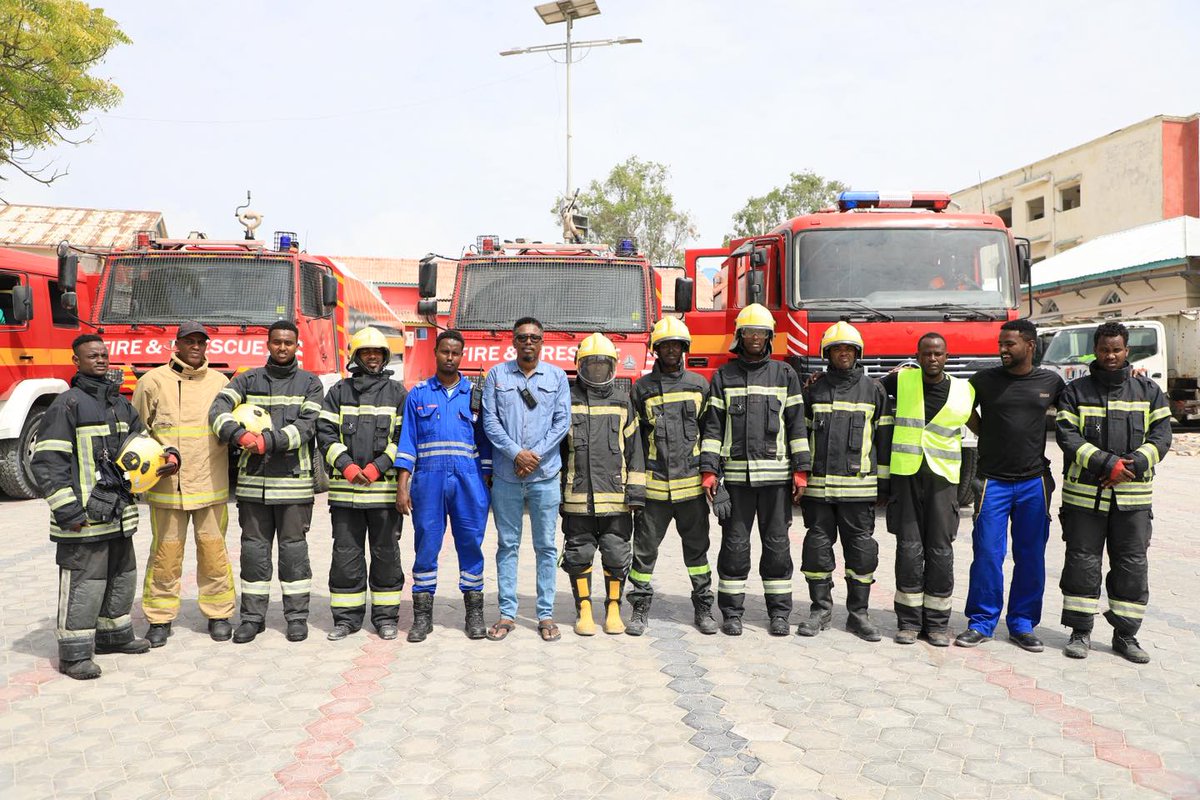 UNASOMALIA's tweet photo. @UNASOMALIA  proudly supports the initiative undertaken by the Fire and Emergency Department of the Benaadir Regional Administration. This program provided students from @RussetAcademy with a valuable opportunity to learn about firefighting procedures and fire engine mechanics. Furthermore, the Department's provision of consistent workplace training is instrumental in mitigating the dangers of fire.