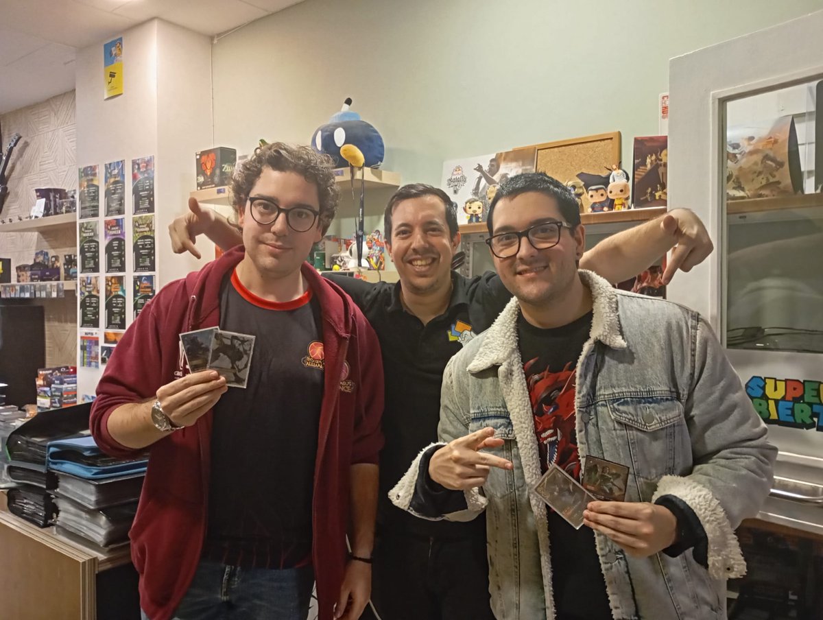 Albert_MKLor's tweet image. Skirmish de @LaMasterVlc con @TechGeniusESP 

Gano con Viktor invicto, pairings:

R1 Teemo - OTD 2-0✅
R2 Kaisa - OTD 2-1✅vs @pepesniper2012 
R3 Kaisa - OTD 2-0✅
R4 Viktor - ID @Pepelu_LORCANA 
R5 Viktor - ID

T8 Viktor - OTP 2-0✅
T4 Viktor - OTP 2-0✅
Final Kaisa - OTP 2-0✅