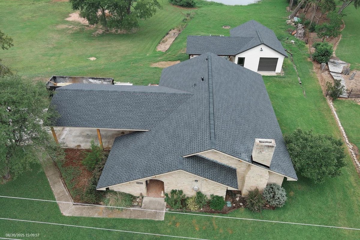 knowles_roofing's tweet photo. Another beautiful install with GAF Timberline HDZ in Charcoal. #knowlesroofing https://t.co/n7KJRjLUgB