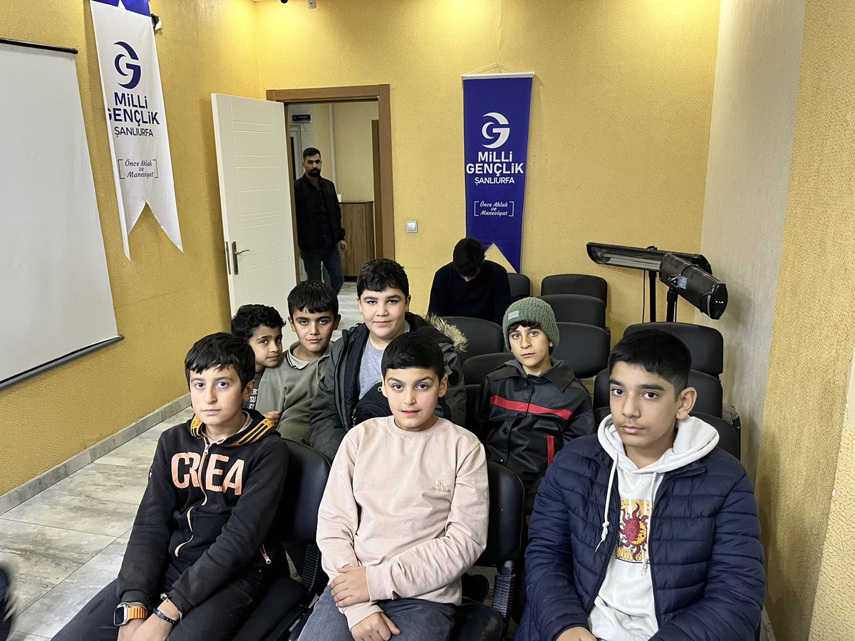 "MİLLİ GENÇLİK SOHBETLERİ" kapsamında derneğimizin bu haftaki konuğu olan Doçent Doktor Kasım TAKIM "İslam Medeniyeti ve Bilim" başlıklı konuşmalarını derneğimizde bizlerle paylaştı. Değerli bilgilerini bizlerle paylaşan Kasım TAKIM Hocamıza çok teşekkür ederiz. Sohbetimize