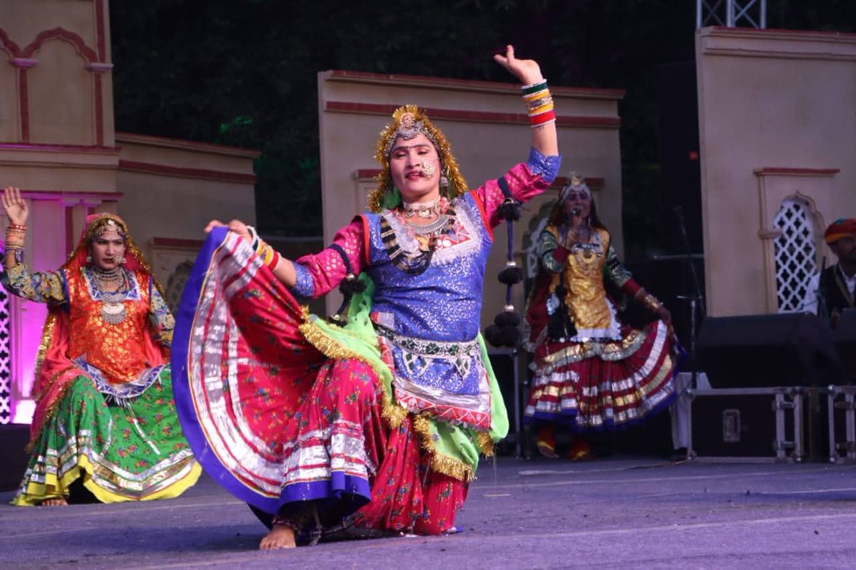 Mamtadevidancer's tweet photo. A power-packed Day 4 at the 15th Chandigarh National Crafts Mela!

💃 Folk Dance Presentations
🎤 Mesmerizing Live Singing by Mame Khan 
The celebrations continue till December 07 at Kalagram, Chandigarh — don’t miss it!

Organized by North Zone Cultural Centre , Patiala https://t.co/r4LZrzKuUc