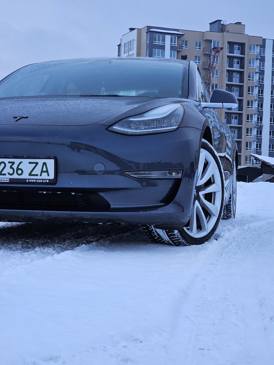 st88887's tweet photo. @LinkN01 @LinkN01
And here’s my Model 3 Performance two years ago — deep in Ukrainian snow ❤️
Now she’s a full stealth beast: satin black wheels, red calipers, swivel screen… looks completely different 🔥
#Tesla #Model3Performance #TeslaMods #TSLA #ElectricCar https://t.co/vnCB1U0sWV