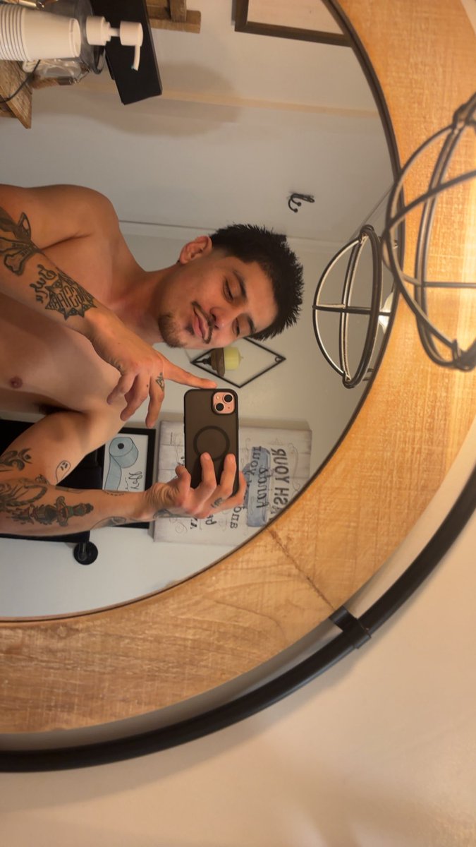 Gio_martinez97's tweet photo. we back baby. and better than evaaaa 😘🤞🏽☀️ https://t.co/EnFkuGjbnq