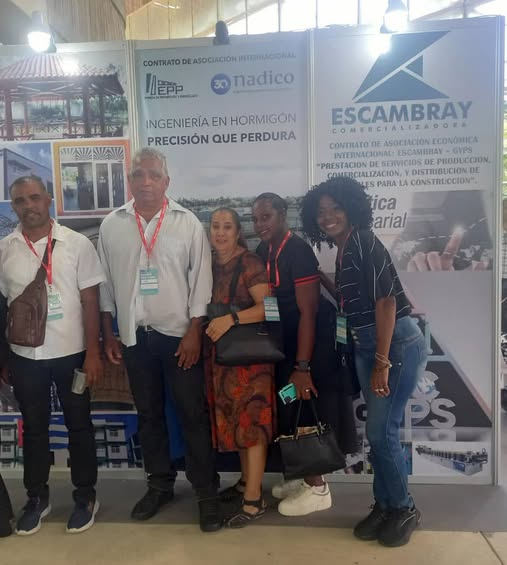 EPROMAP's tweet photo. Grupo de trabajo de EPROMAP visitando el stand de CUBACONS en la Feria Comercial FIHAV 2025.🇨🇺
#Cuba #expocuba #MICONS #CUBACONS #EPROMAP https://t.co/GhxdtFiZdr