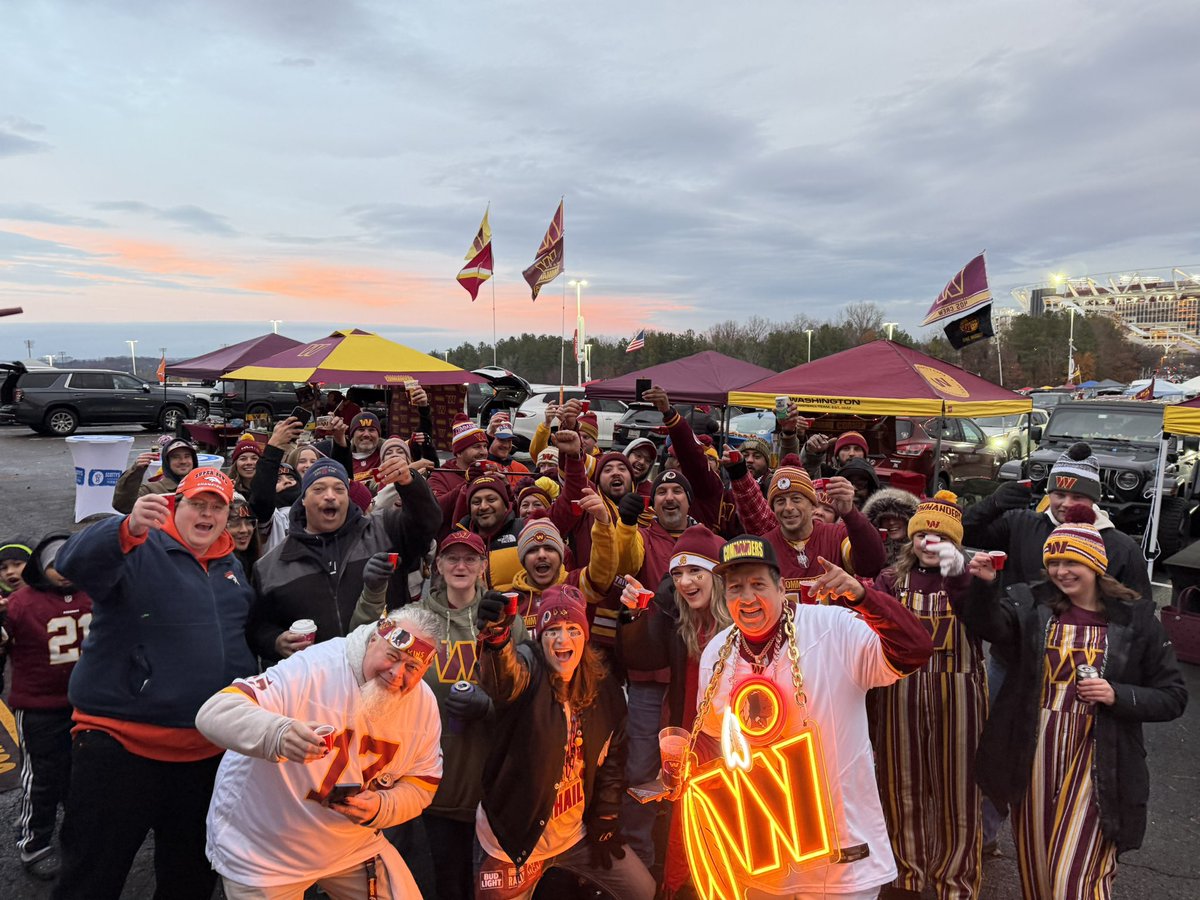 Command Corner Tailgate #CCT tweet media