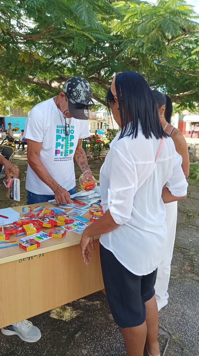 OfeliaD2532's tweet photo. #DiaMundialDeCombateaAIDS 
#Jarucoporunasaludresponsable
Buró informativo, charlas educativas y otras actividades por el Día Mundial de Respuesta Ampliada contra el VIH-SIDA en Jaruco. https://t.co/Rj1OIkDLX9