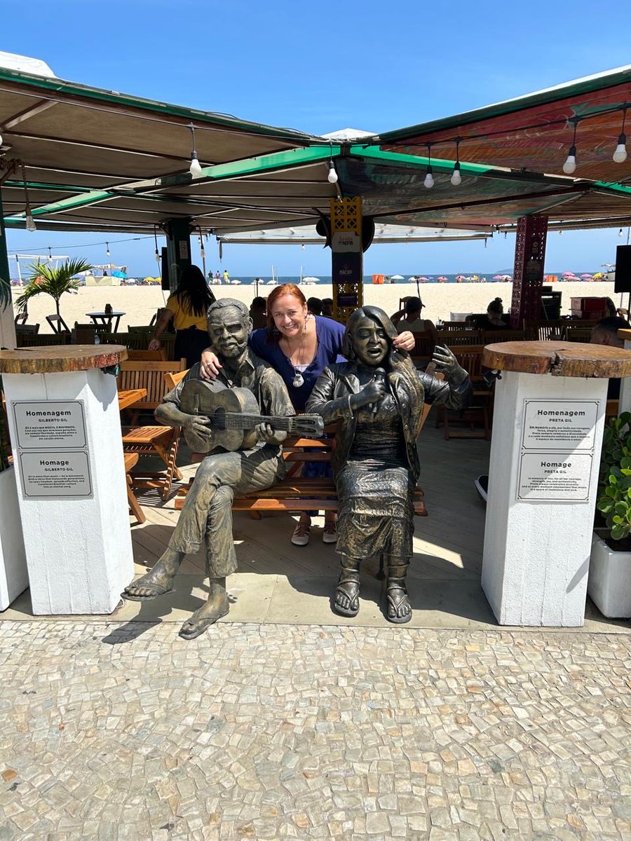 Norma__Lima's tweet image. Homenagem de um quiosque em Copacabana a @gilbertogil e @PretaGil  #gilbertogil #pretagil #ritalee #Cartola