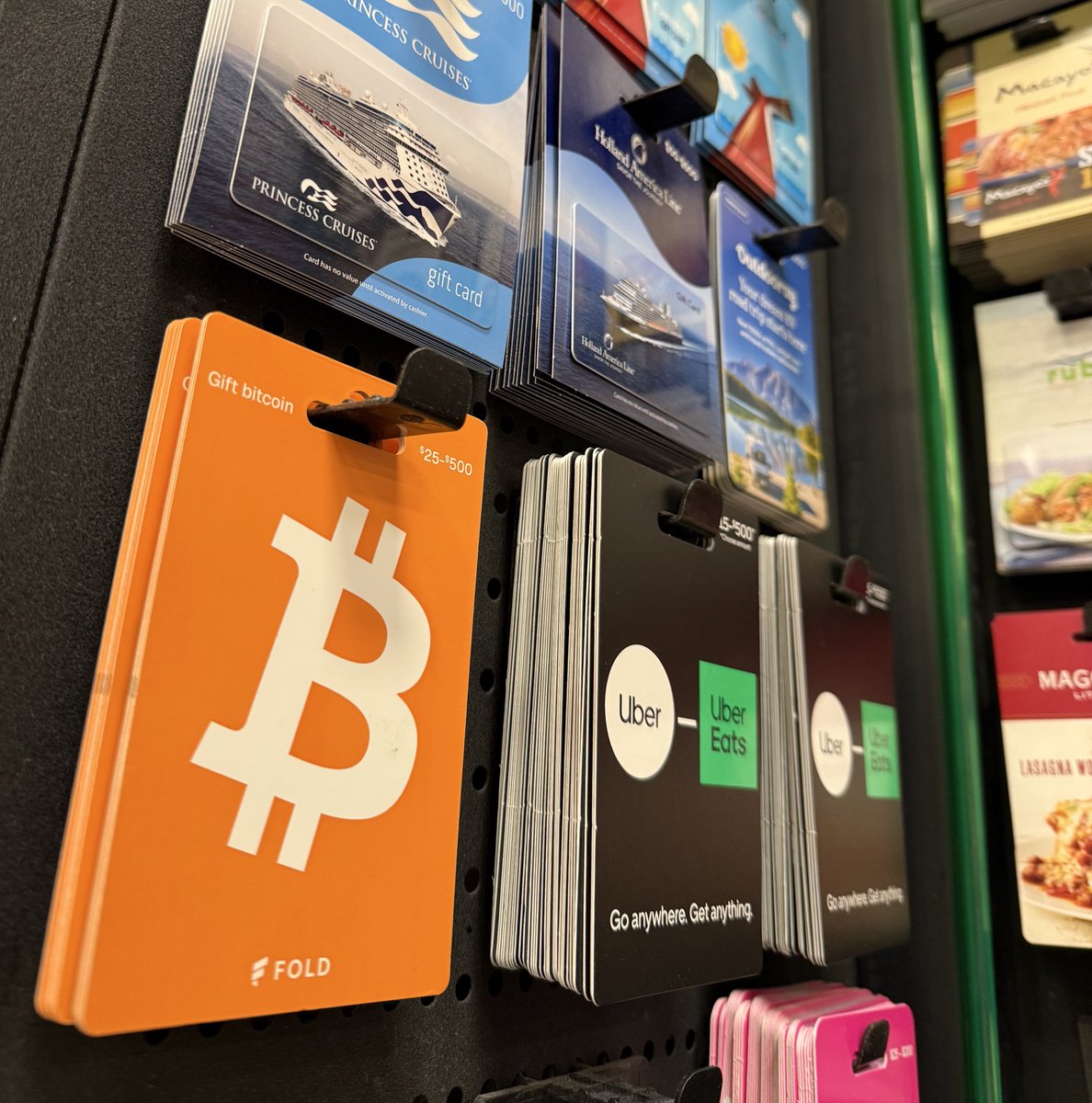 TheBitcoinConf's tweet image. #BITCOIN GIFT CARDS ARE NOW BEING SOLD AT STORES ACROSS AMERICA

IT&apos;S HAPPENING 🚀