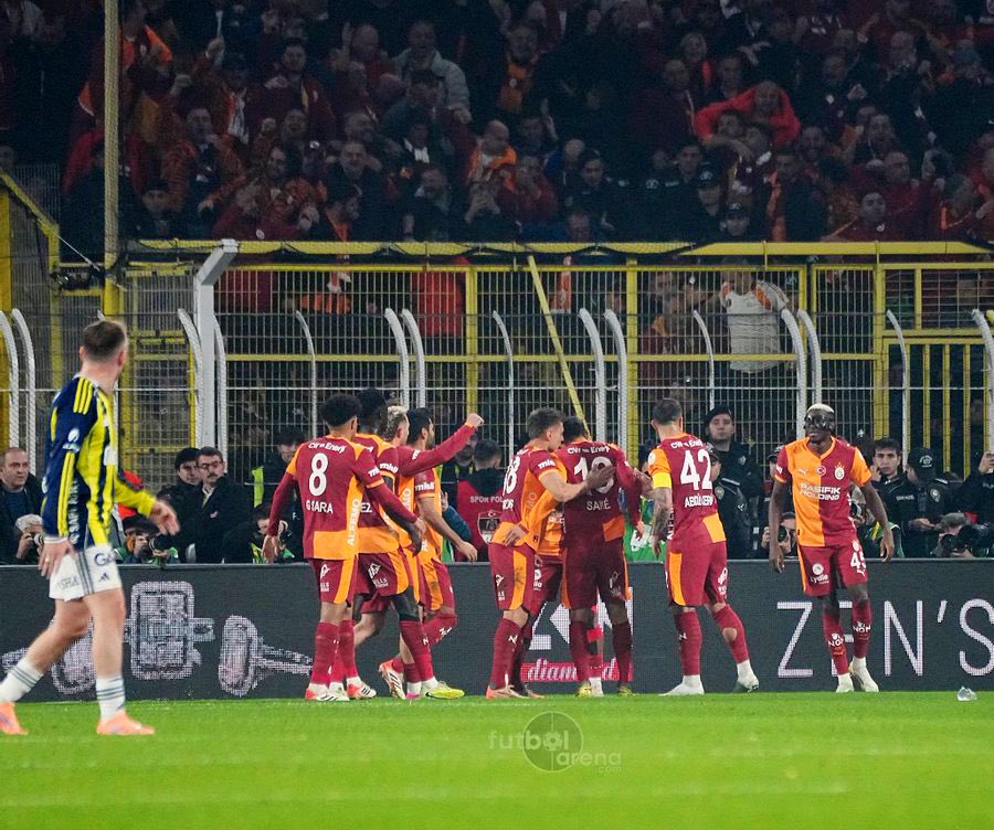 mistikmauro's tweet image. öyle uzaktan izlersin işte 😘