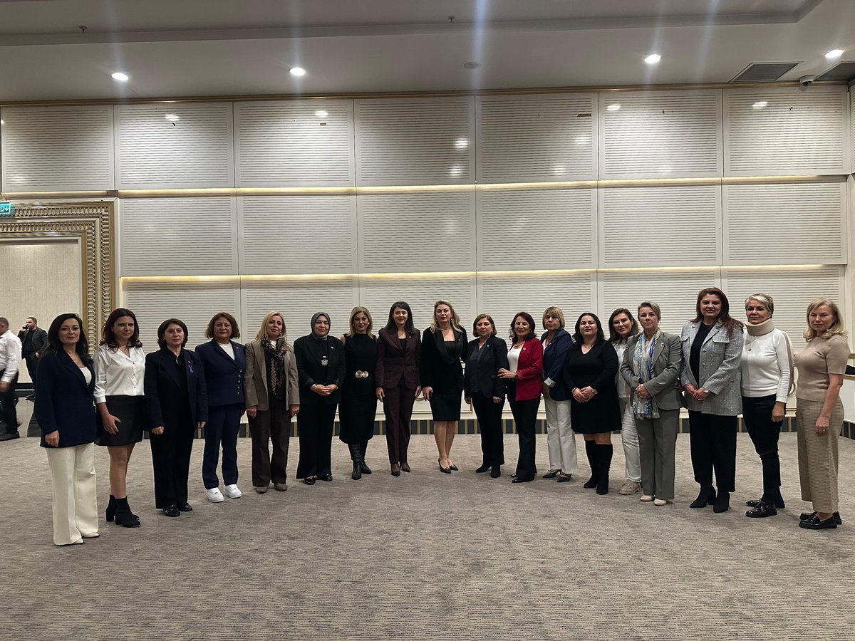 Çok çalışacağız, mutlaka başaracağız!

39. Olağan Kurultayımızı tamamladık. Parti Meclisi, Yüksek Disiplin Kurulu ve Bilim Kültür Sanat Platformu’na seçilen tüm kadrolara, iktidar yürüyüşümüzde üstün başarılar diliyorum.

Dünden daha güçlü, dünden daha örgütlü, dünden daha umutlu