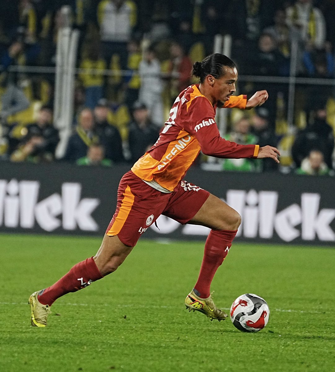 Walking the dog like it's his backyard 😮‍💨