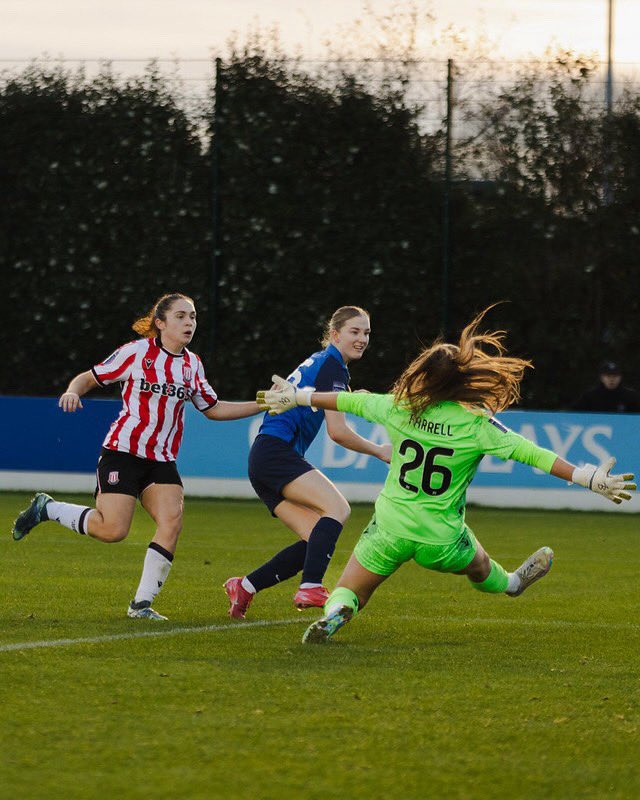 Lucy Farrell tweet media