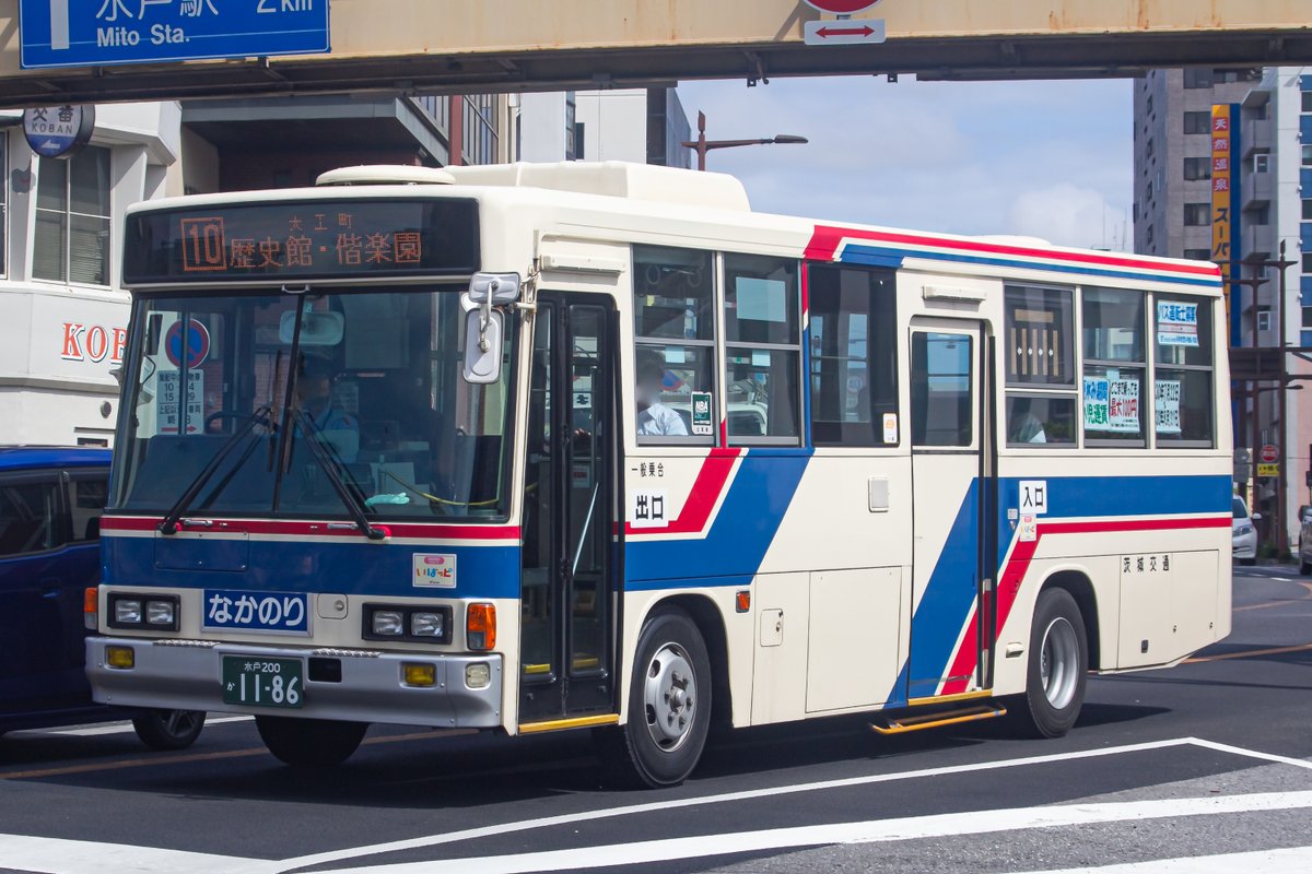 茨城交通 
水戸　200　か　1186
1998年式　KC-LR333J
元千葉中央バス

シャッタースピードが速くても切れない車両が多い同社の中でも特に耐性が強い？と言われていたジャーニーです。2024年初めに除籍済み。