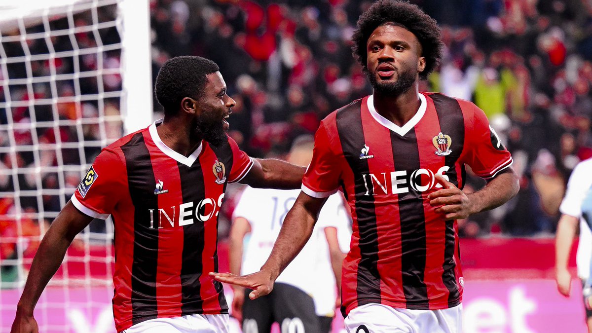 AndiOnrubia's tweet image. Muy grave la información que publica RMC Sport:

Ayer, tras la derrota 3-1 en Lorient, 400 aficionados del Nice esperaron a los jugadores en su regreso a la ciudad deportiva.

Jérémie Boga y Terem Moffi, al bajar del autobús, recibieron escupitajos, puñetazos y patadas en el…