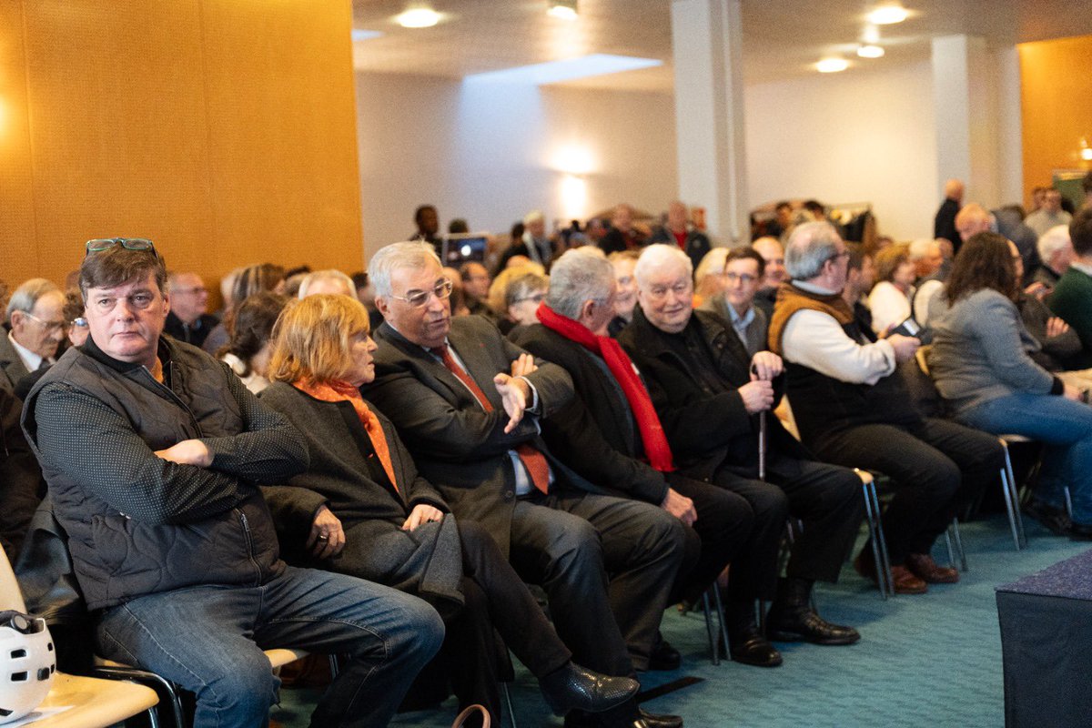 Merci aux 450 personnes présentes pour lancer notre mobilisation samedi.
Heureux de voir Serge Godard, Françoise Nouhen, Jean-Paul Bacquet, Alain Néri et tant d’autres.
En route pour défendre une vision pour notre ville : Vivre Clermont ! 
- OB

👉 bianchi2026.fr