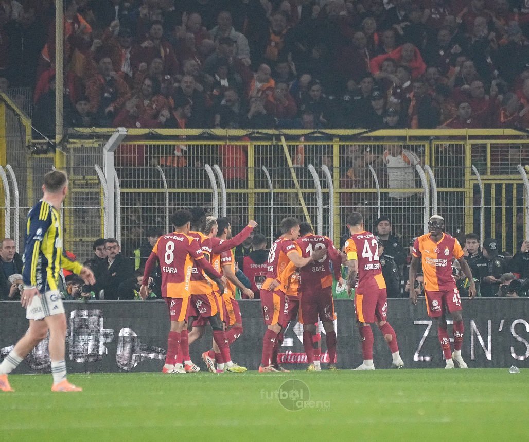 lemarcaspors_'s tweet photo. Kerem Aktürkoğlu, Galatasaraylı oyuncuların sevincini izliyor. https://t.co/ekEJSUzinC