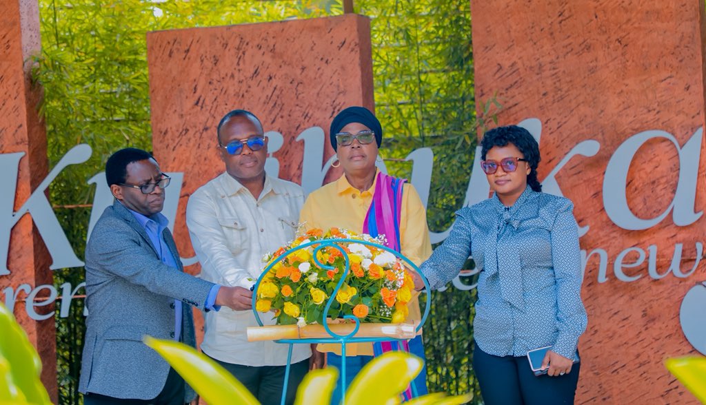 RwandaParliamnt's tweet image. Today, a delegation of MPs from #Ghana on a benchmarking visit to #Rwanda laid wreaths at @Kigali_Memorial , honouring victims of the Genocide against the Tutsi. 
They later visited the Campaign Against Genocide Museum to learn more about Rwanda’s liberation story.