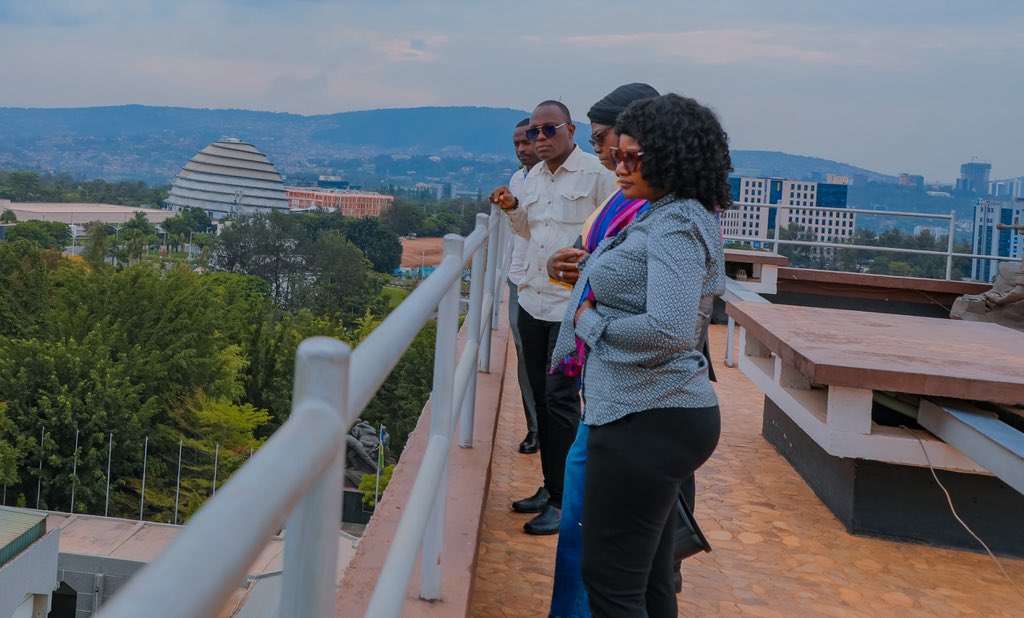 RwandaParliamnt's tweet image. Today, a delegation of MPs from #Ghana on a benchmarking visit to #Rwanda laid wreaths at @Kigali_Memorial , honouring victims of the Genocide against the Tutsi. 
They later visited the Campaign Against Genocide Museum to learn more about Rwanda’s liberation story.