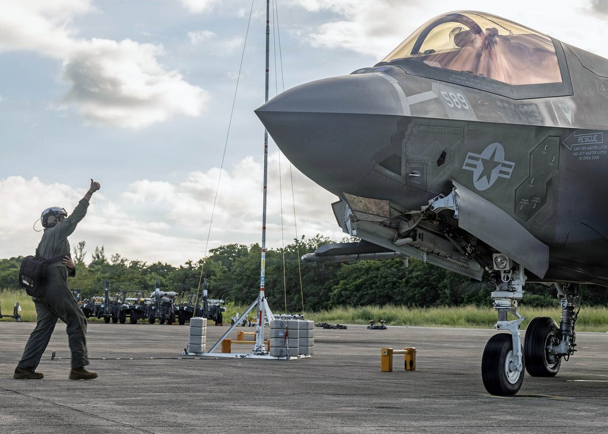 MARFORSOUTH's tweet image. A Marine with VMFA-225 directs an F-35B Lightning II at José Aponte de la Torre Airport in Ceiba, Puerto Rico, as U.S. forces operate in the Caribbean in support of @Southcom missions to counter illicit drug trafficking and protect the homeland.