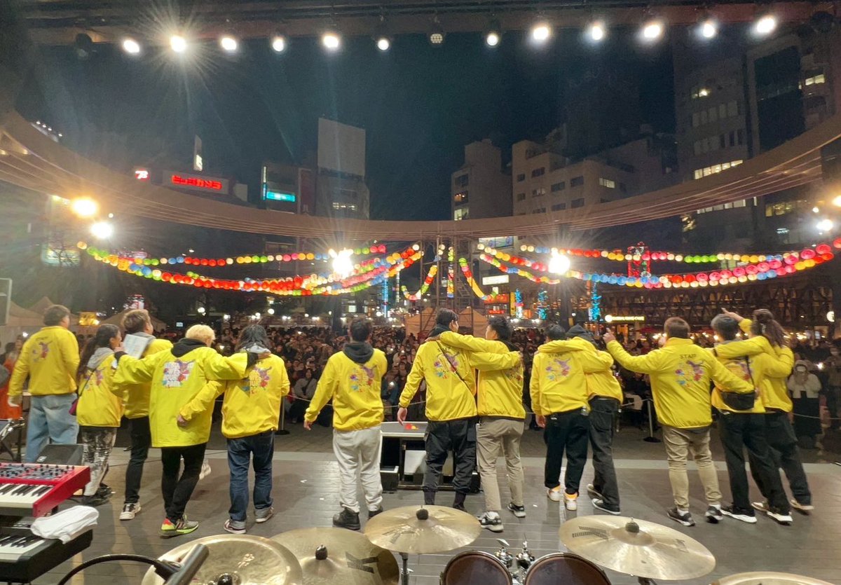 TUNE_IKB's tweet photo. 池袋最大級のグルメフェス
「池袋ウエストグルメパーク2025」

約2万人のご来場を頂き
ありがとうございました！！

提灯協賛・出店者・出演者・高際みゆき区長・元2700ツネさん・スペシャルゲストの清春さん

そして実行委員の仲間に心から感謝。

来年もお楽しみに！！

#池袋ウエストグルメパーク https://t.co/F2S3gHhJli