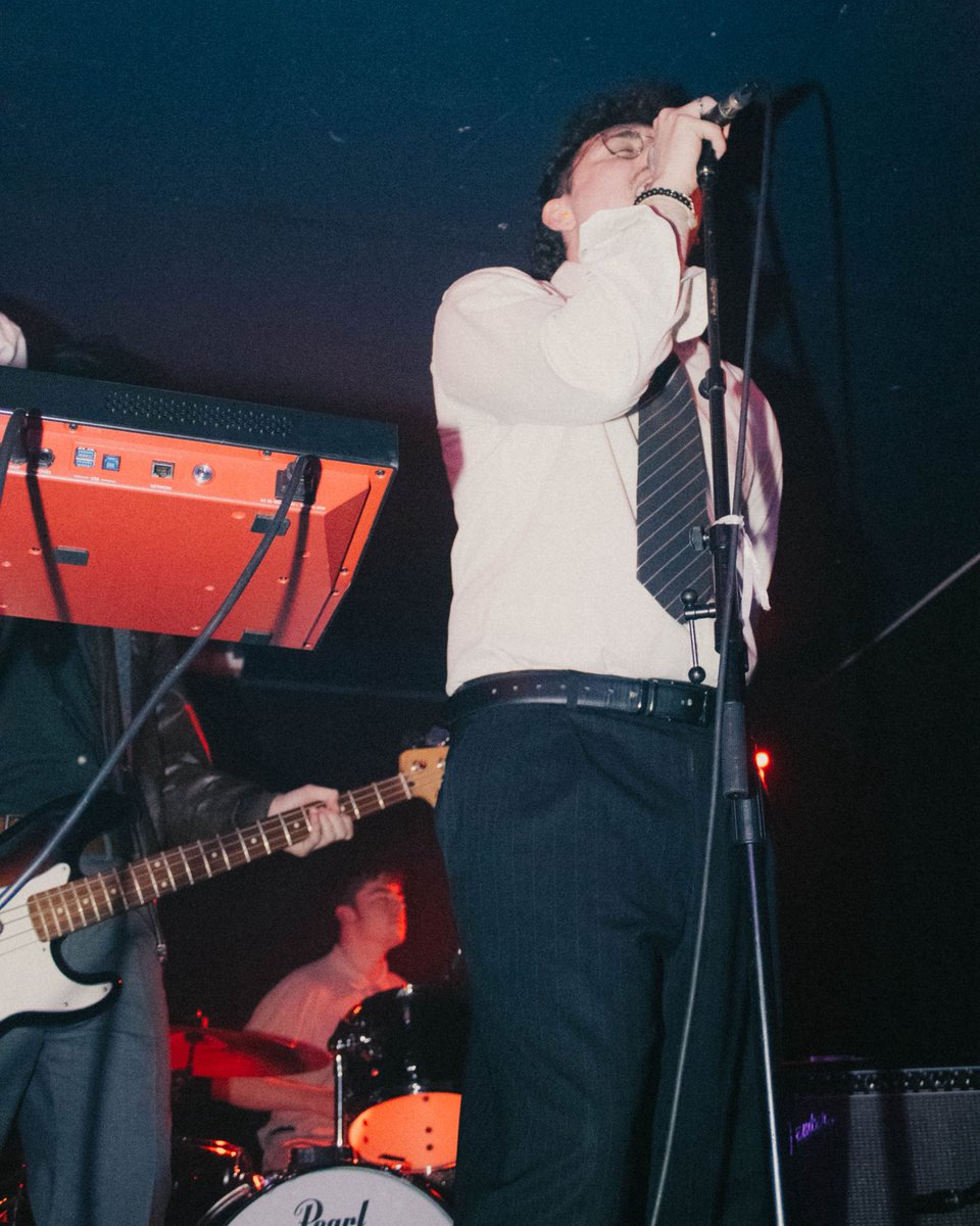paparazziGLA's tweet photo. WOWOWOOW Glasgow, cheers for coming out to our first headline at 1990 🫶🏻
We all had a cracking time - massive thanks yet again to the legends at Crowded Flat for putting us on, and the talented Pushbar and Bogle for the support!

See you all shortly 🚅🚅

🎞️ Eilidh McGarry https://t.co/9gy6Cjo0gV
