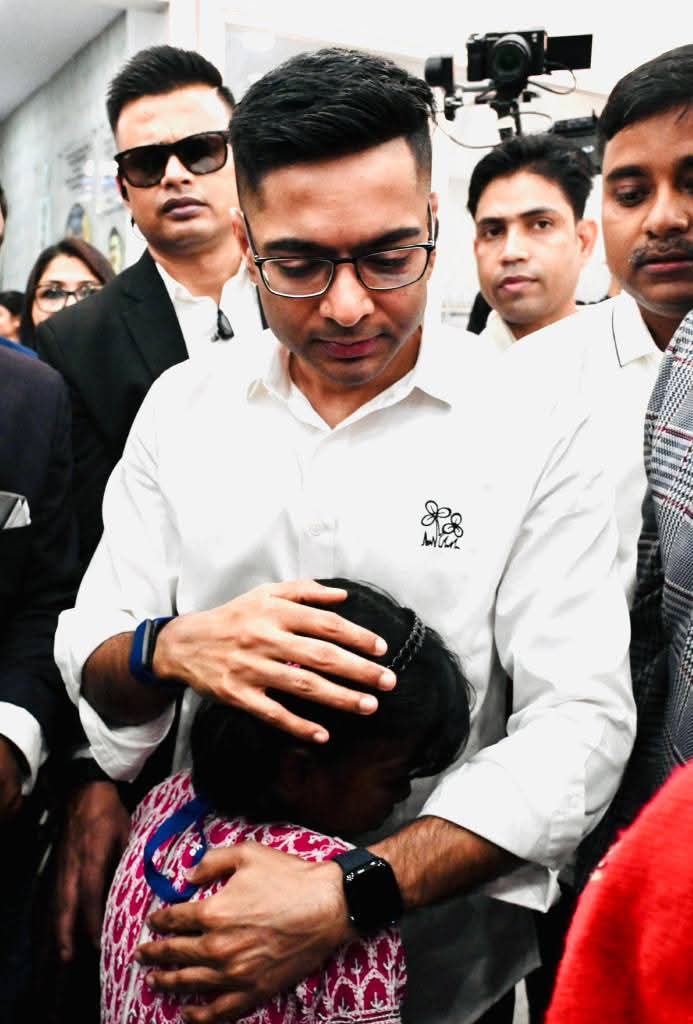 aitctuhin's tweet image. 💚💚 মানুষের সেবায় নিয়োজিত যার প্রাণ 💚💚
💚💚 @abhishekaitc তার নাম 💚💚

💚💚 দেখরে দেখ এটাই অভিষেক বন্দোপাধ্যায়, সাধারণ মানুষের নেতা। 💚💚

💚

#AbarSebaashray 
#Sebaashray 
#ABDigitalJoddha 
#AbhishekBanerjee 
#KhelaHobe