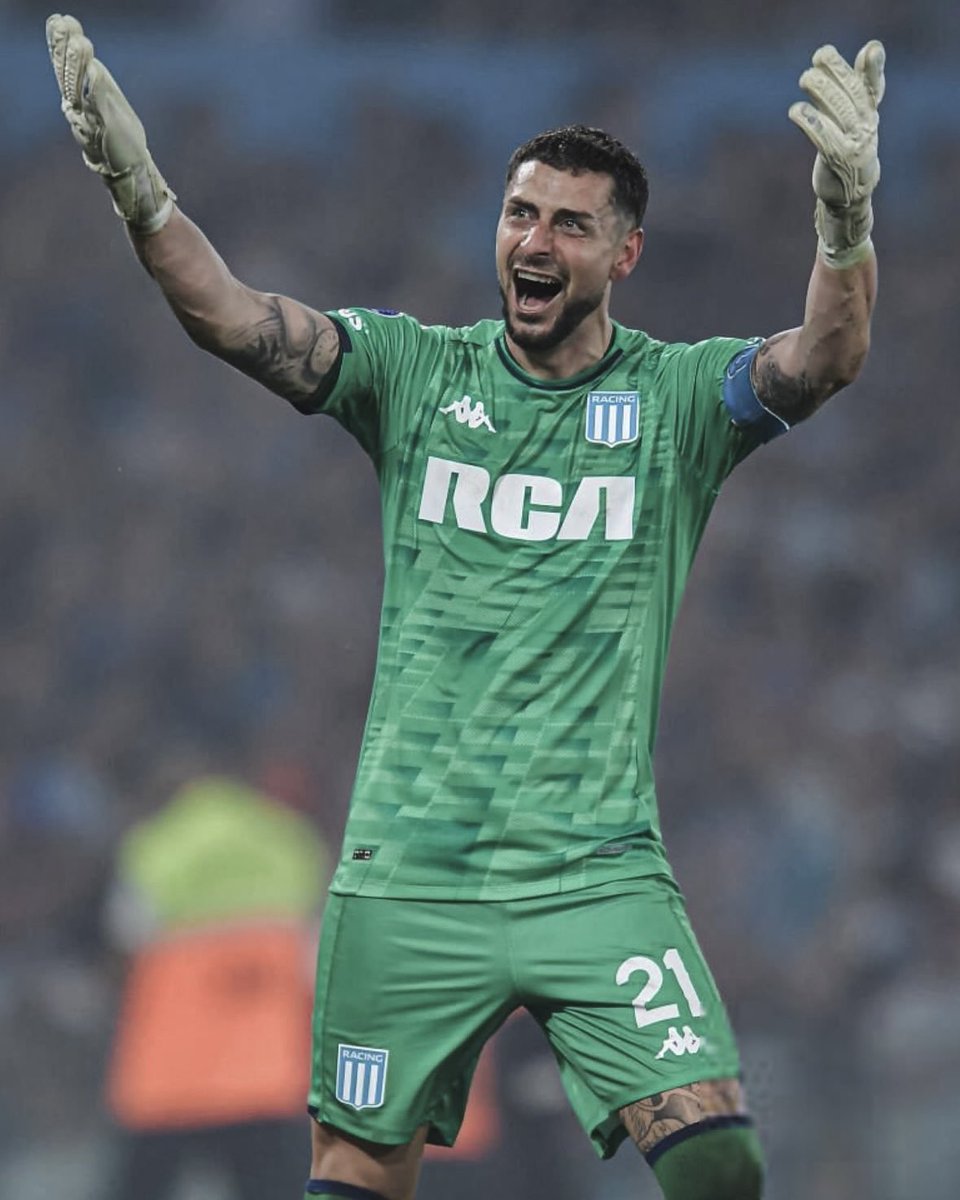 MGJG23's tweet photo. Hoy se despide del Cilindro una leyenda. Top 5 de mejores arqueros de la historia de Racing.

⚽️ 254 partidos
🧤 101 vallas invictas
🏆 6 títulos

Gracias totales, Gaviota 🤍🩵 https://t.co/KoXJVHb6cA