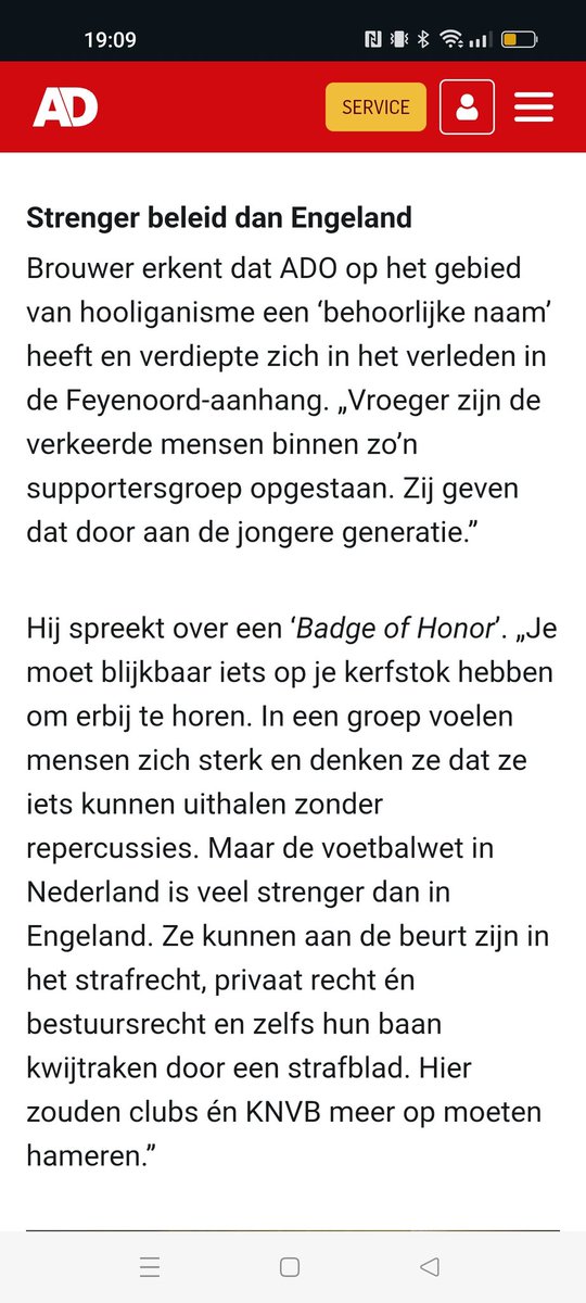 Vijf mensen die bij #Eva vrijuit mogen speculeren over de Nederlandse voetbalwet die veel minder streng zou zijn dan in Engeland.

Ondertussen Jan Brouwer, Hoogleraar Recht &amp; Samenleving - een échte expert dus, tegen het AD: