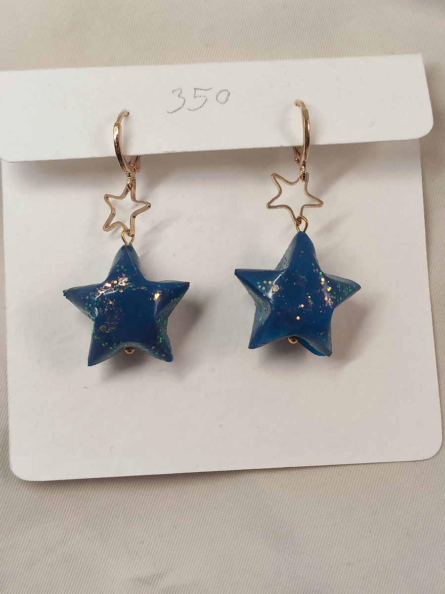 Alis313art's tweet image. Я знов прийшла просити в мене шось купити.
Бо найближчим часом я ше буду без грошей і боюся шо мене виселять з квартири через заборгованість ._.
Нижче буде тред з прикрасами, які в мене залишились в наявності. А пізніше ще зроблю тред з мерчем.
Буду дуже вдячна за поширення ✨