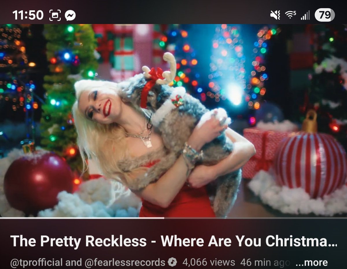 isabelTPRFAN's tweet photo. The video was SO good!!!
Look how much fun Ben was having 😂😂
The Pretty Reckless are just incredible 😭❤️🎄☃️
#Whereareyouchristmas https://t.co/AX61CKuXZB