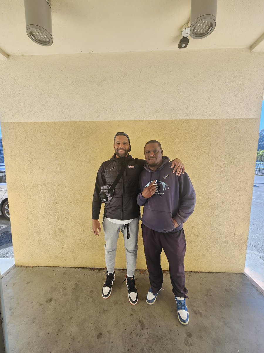 Shout out to my guy <a href="/TwentyJuan21/">Thomas DeCoud</a> and the <a href="/UMaryFootball/">UMary Football</a> program for stopping by last week to talk about our guys.