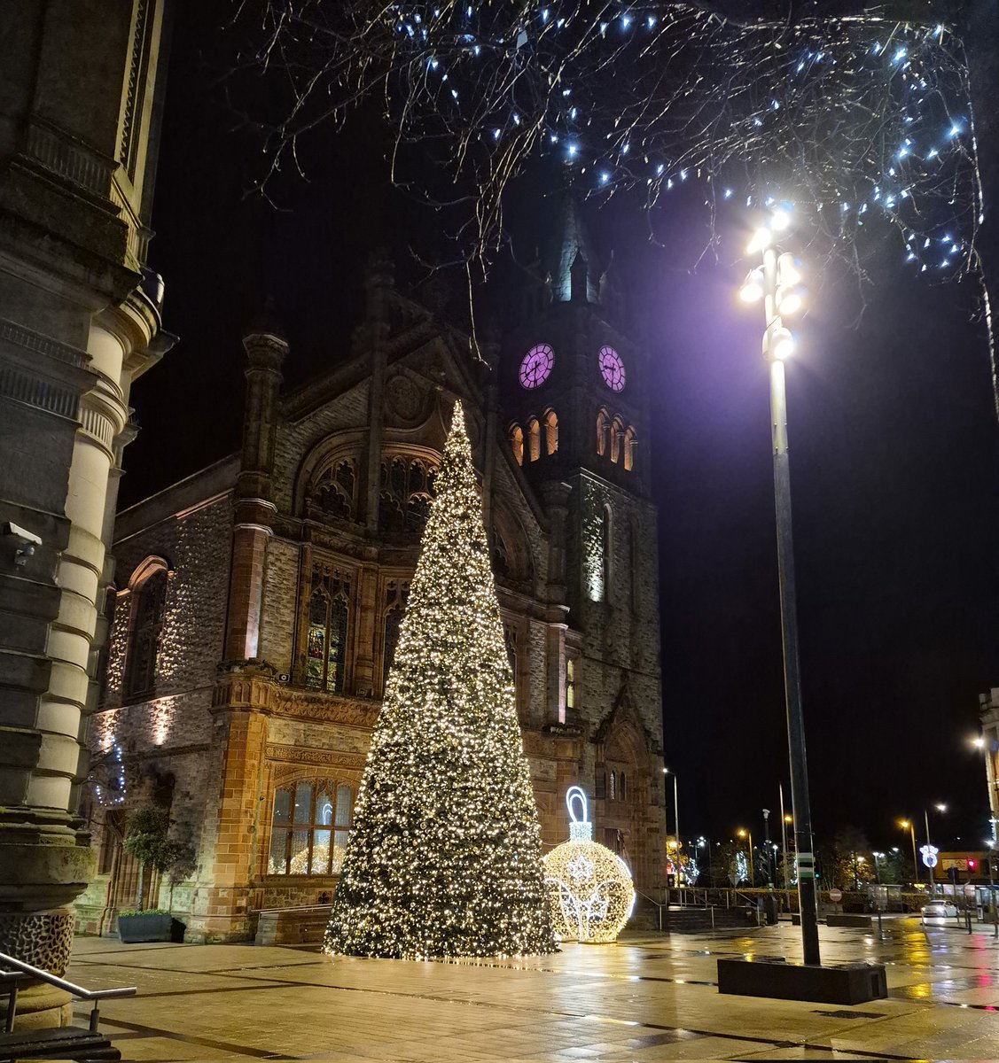 think__32's tweet image. Derry&apos;s in the Christmas mood.
Is your city/town feeling Christmasy?

#JoinTheConversation
#think32