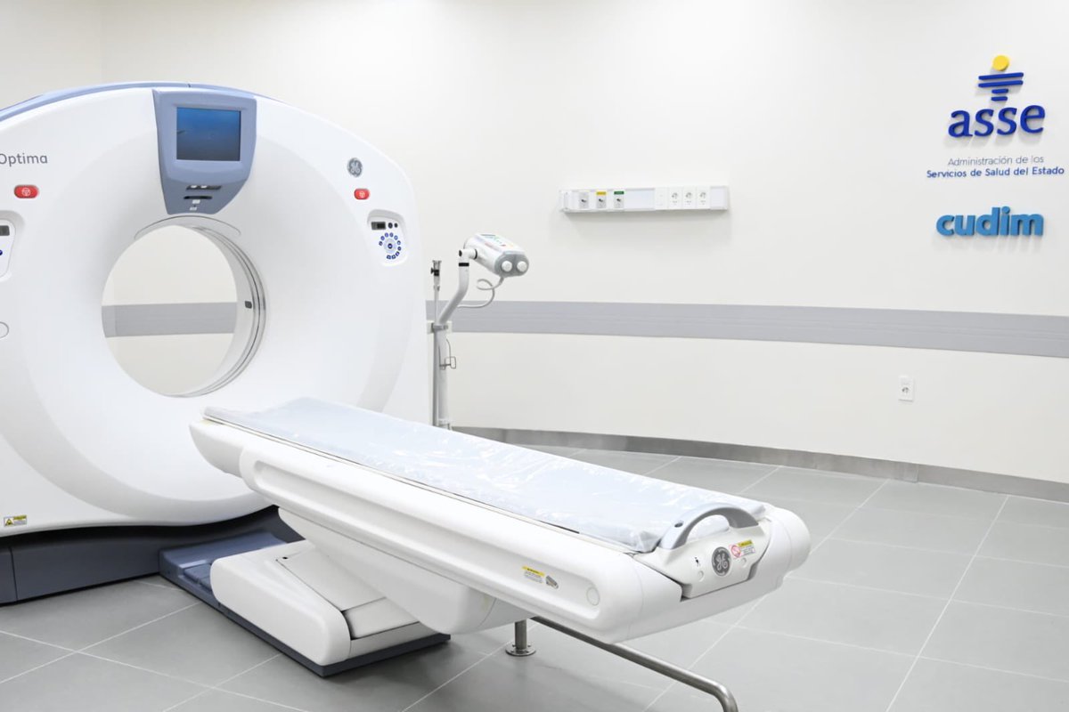 🏥 Hoy se inauguró el nuevo tomógrafo del Hospital del Cerro con la presencia de Yamandú Orsi, Cristina Lustemberg, Álvaro Danza, entre otras autoridades.

💙Un avance clave para fortalecer la atención en el oeste de Montevideo y mejorar el acceso a estudios diagnósticos.
